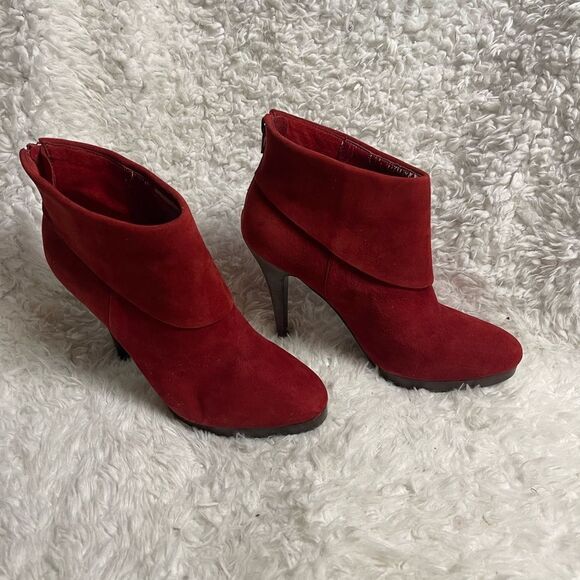 Steve Madden Trisha red faux suede ankle platform heels with back zipper SZ 9.5M - Picture 3 of 11